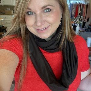 Beyond yoga infinity scarf with pocket, black